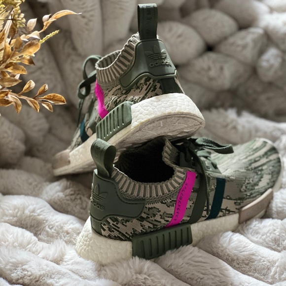 Adidas Originals NMD R1 Primeknit Green Glitch Camo Sneaker Shoes Women's US 10 - Picture 7 of 9